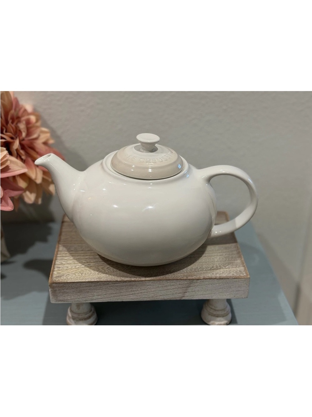 Le Creuset 1.3L Classic Teapot
MERINGUE Stoneware Glossy Finish
Second Choix NEW - Picture 3 of 9
